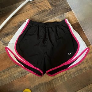 💜GUC line Nike shorts medium💜